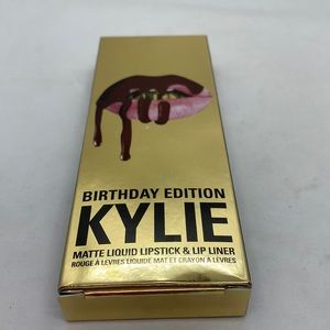 Kylie Matte Liquid Lipstick and Lip Liner Birthday Leo (products included)